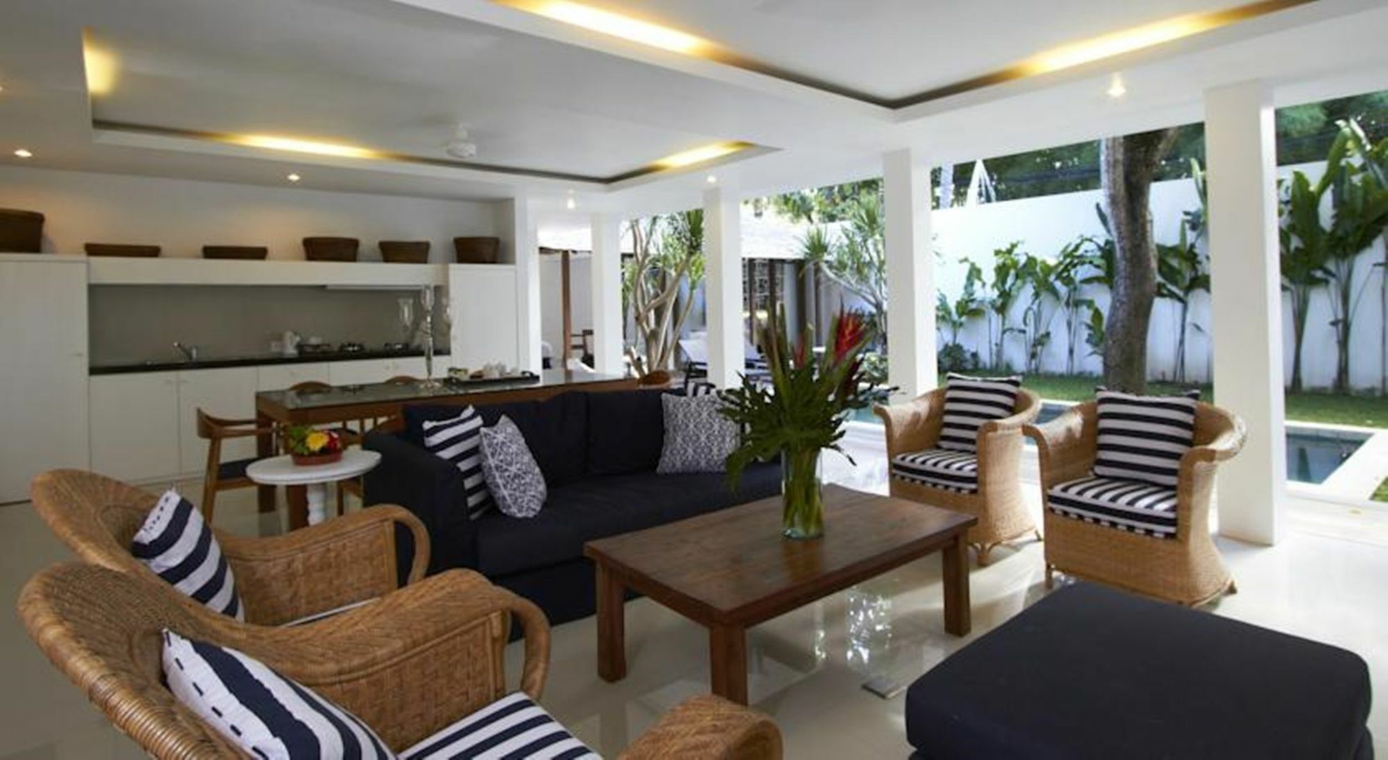 Oyo Flagship 1472 Astana Pengembak Sanur Hotel Exterior photo